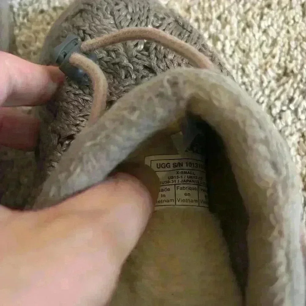 Ugg Freesia Gray Cable Knit Warm Slippers Size 13-1 Kids